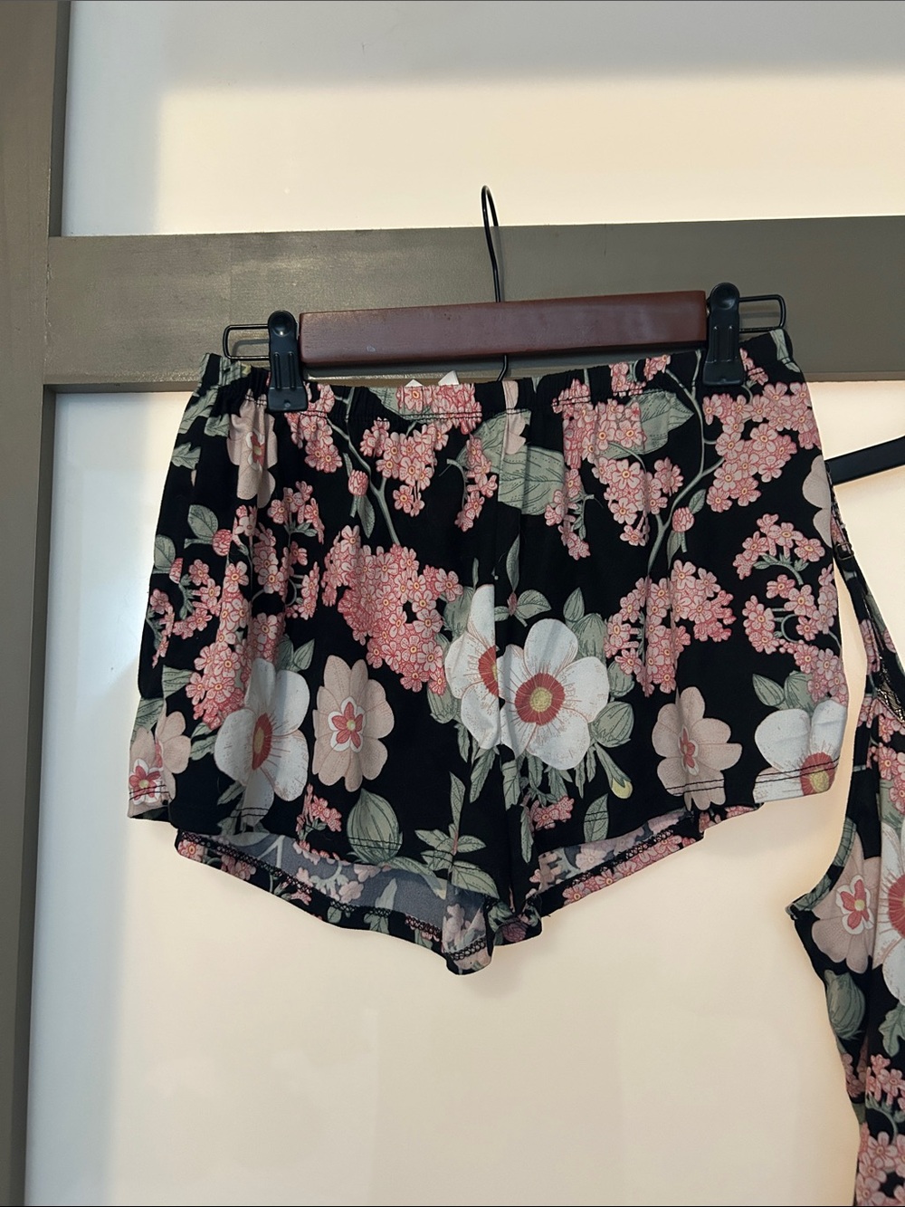 Floral Lace Trim Camisole & Short Set in Black and Pink - Picture 5 of 5